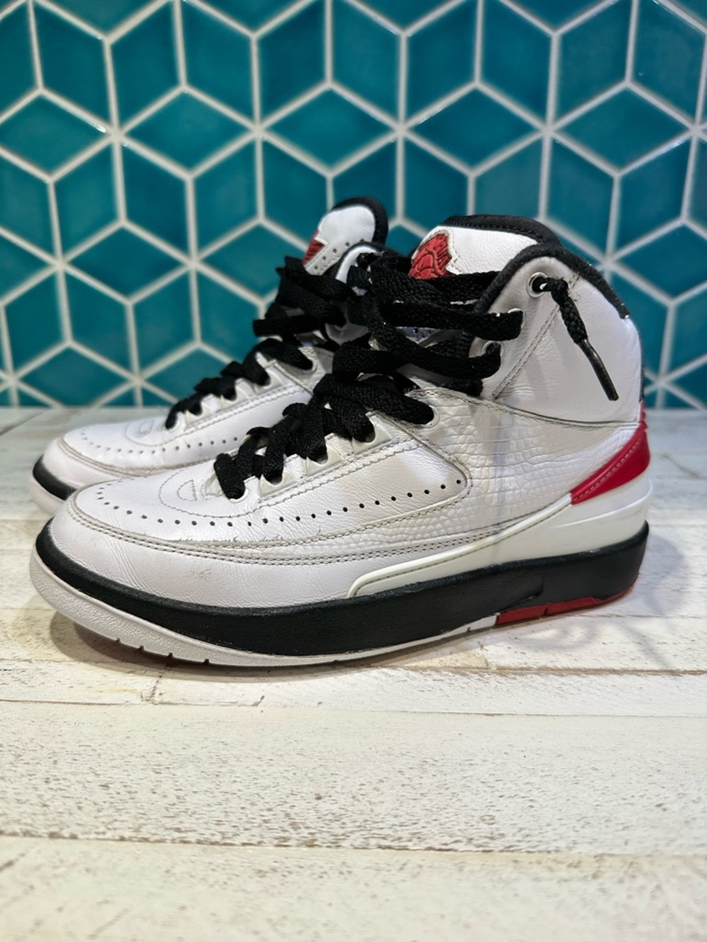Nike Air Jordan 2 Retro White Red Chicago Leather Shoes Size 3.5Y DX2591-106